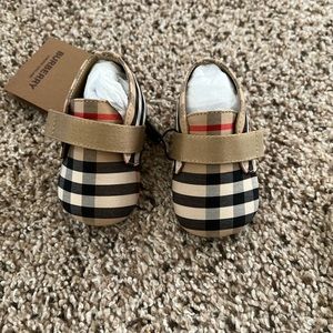 Burberry Newborn Boot. EUR size 15. N1 Charlton Check: 112906:A7026
